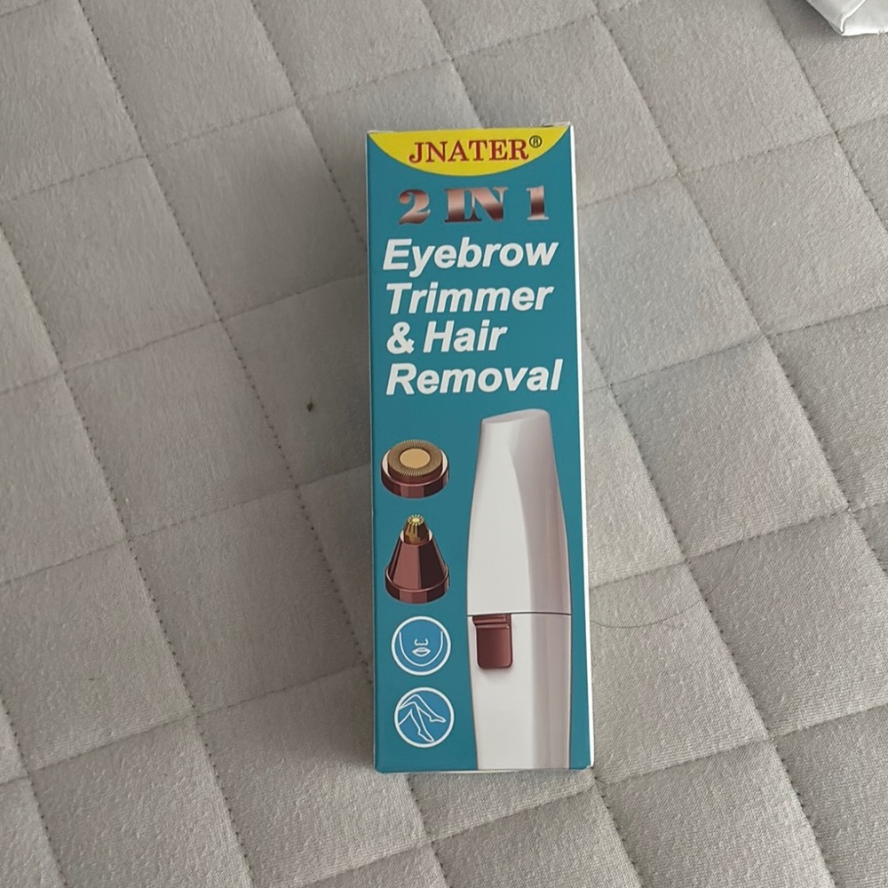 White Precision Grooming Tool for Effortless Care